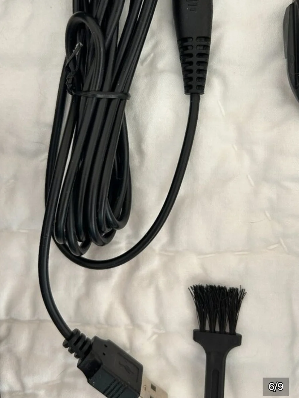 V-055 Professional Men's Hair Trimmer — Black with Teal Accents